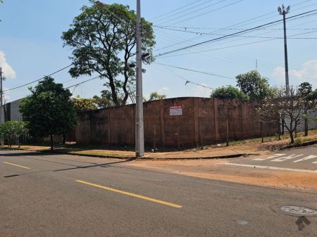 Terreno em Jardim Veraneio