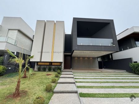 Sobrado-Condomínio em Residencial Alphaville