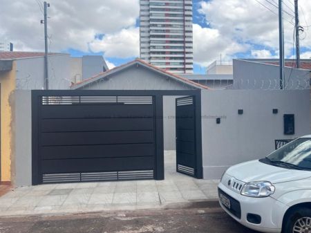 Casa-Térrea em Centro