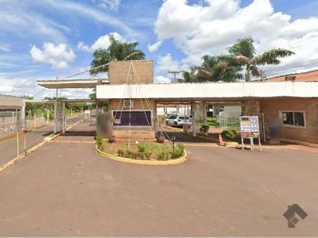 Casa-Térrea-Condomínio em Jardim Parati