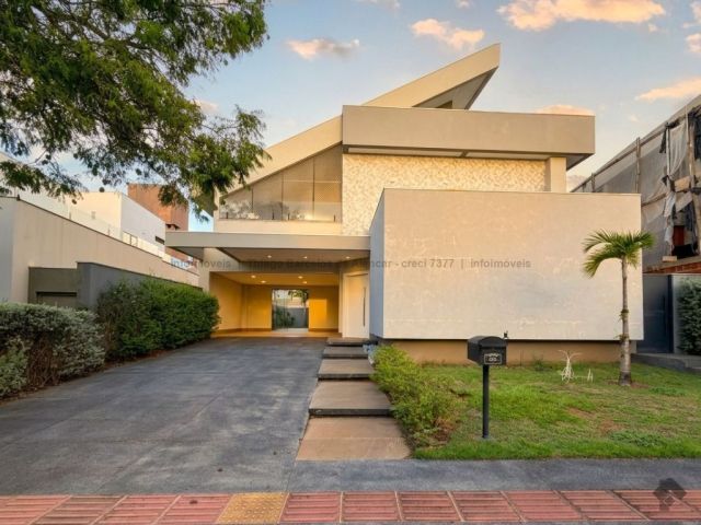 Sobrado-Condomínio 4 dormitórios 4 vagas à Venda em Pq. Residencial Damha II, Campo Grande MS