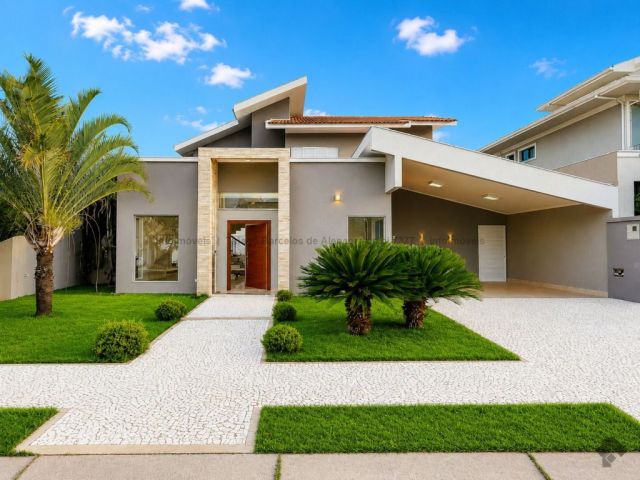 Sobrado-Condomínio 4 dormitórios à Venda em Pq. Residencial Damha I, Campo Grande MS