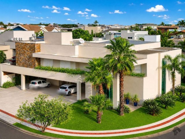 Sobrado-Condomínio 6 dormitórios 8 vagas à Venda em Pq. Residencial Damha I, Campo Grande MS