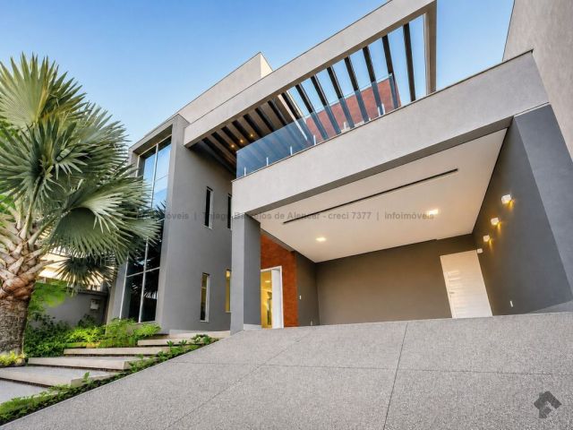 Sobrado-Condomínio 4 dormitórios 4 vagas à Venda em Pq. Residencial Damha IV, Campo Grande MS